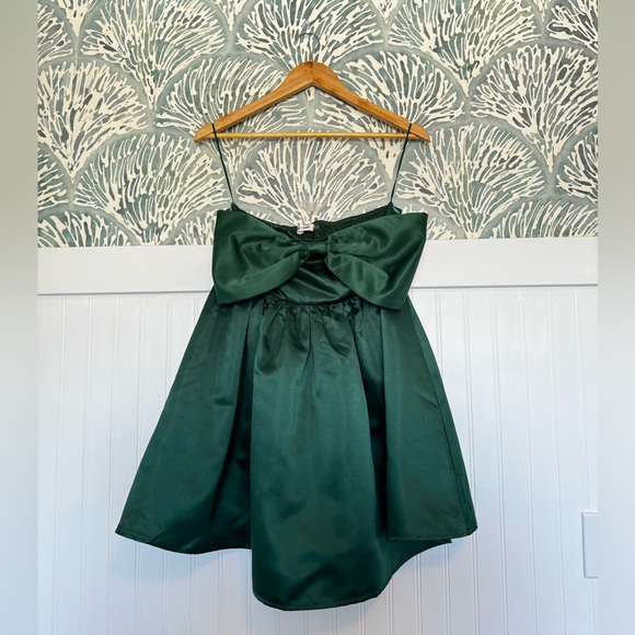 Emerald Green Oversized Bow Oversized Bow Mini Dress by Day & Moon in Women’s S - Picture 4 of 7